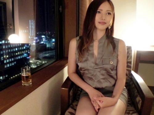 色気漂うアラサー美女が自らマ〇コ広げてスケベ丸出し『あ、気持ちイイー』愛撫されチ〇コ突っ込まれ堪らず絶頂しちゃうイイ女！