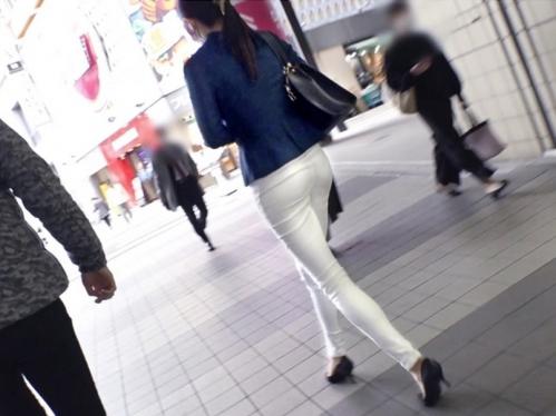 【素人ナンパ】パンツスーツが似合う美人お姉さん連れ込み！抵抗もナシにスーツを剥ぎられスレンダーボディを遊ばれてしまう！