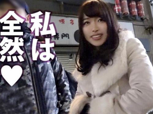 【素人ナンパ】カワイイ帰国子女がヤリマンぶりを発揮！色々な体位で快楽を味わい大量潮吹き、ハードピストンに顔よ歪ませ絶頂！