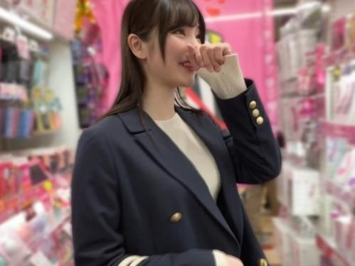 彼氏だけでは我慢できないブッ飛び系美人！見た目はおしとやかだがセフレとイチャつき派手にハメまくり痴態をさらすヤリマン美女
