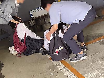 《女子高生》初恋の追憶を抱えて避けられない試練に立ち向かうパイパンな素人の少女と強姦で激しく貪る