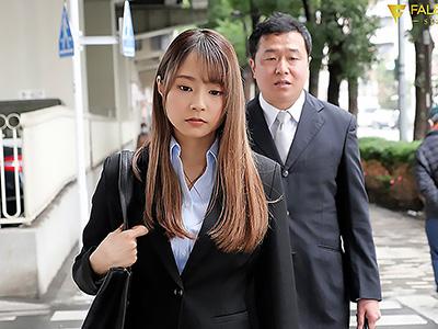 《河南実里×ランジェリー》出張先の宿で女上司が部下の男性に無理やり精液を絞り出す！
