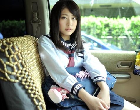 素人セーラー服ＪＫ生中出し！男達のヤリ部屋に連れ込まれた女子高生が、男達の欲望のままにヤラれる！