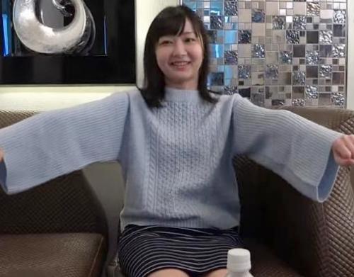 ロリロリちっぱい黒髪美少女のお姉ちゃんとハメ撮り性交！やよいちゃんは童顔だけど26歳！