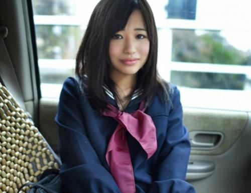 セーラー服ＪＫ生中出し！洋服が買いたいからと、スケベオジサンに生でやられるウブな女子高生！