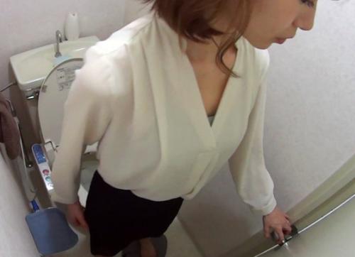 【中出し叔母】固い肉棒に発情しまくって咥え込んではぶち込まれ孕ませられる美女