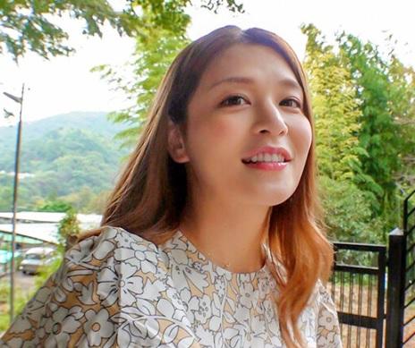 ［パイズリ×温泉］日常にはない妖艶感情が溢れ出す濃密なプレイで腰がガクガクし絶頂を迎える人の嫁