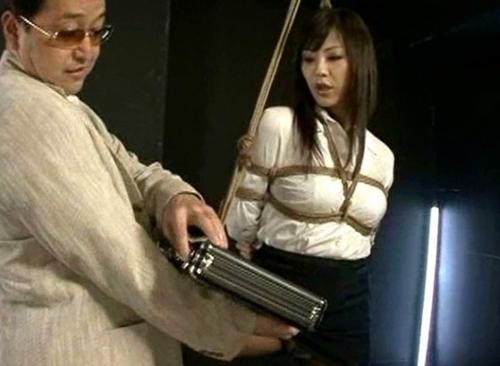 【イラマチオ広瀬奈々美】嫌がりながら反応する初々しい陰部に汚いペニスで無茶苦茶され膣内射精されるマダム