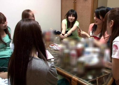 《盗撮ぶっかけ》敏感お姉さんが反応しちゃう乱暴ピストンで衰え知らずのガチ感度が急上昇してしまう