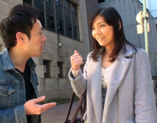 《熟女ナンパ人妻》熟れ妻が勃起しちゃう喘ぎ顔でマン肉が膨らむ程に興奮しぐしょぐしょ◯んこで腰振りしちゃう