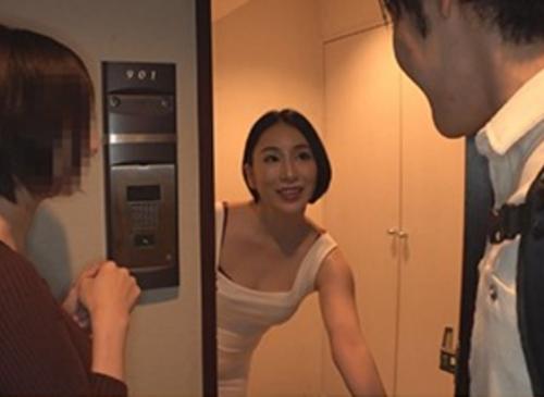 【彼女の母中出し】ムラつく体をクネらせて久々の刺激を噛み締め精子注がれる主婦