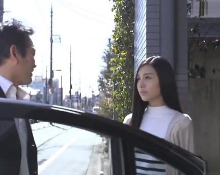 《エロ動画ハメ撮り》美人奥さんが性的に受け付けない最低な男性に無理くりパコられて理性保ちきれない