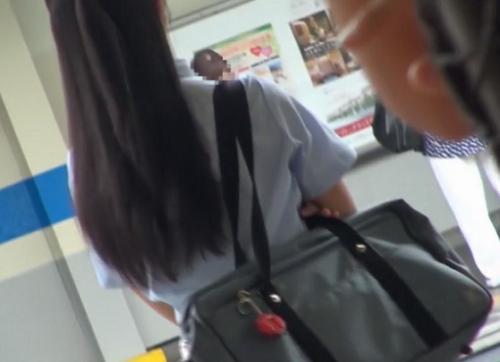 【女子校生痴漢】嫌々ながら敏感に濡れる陰部隠せず尻軽になってしまう美少女