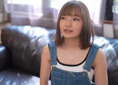 【騎乗位守屋颯】唾尽くしに舌を絡ませてダダ漏れ陰部に捩じ込まれちゃう女の子