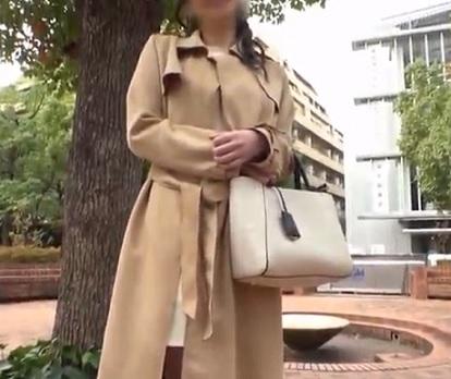 《中出し熟女》敏感妻が手マンクンニに狂い果てるまで粘着ピストンを受けて交尾にハマる