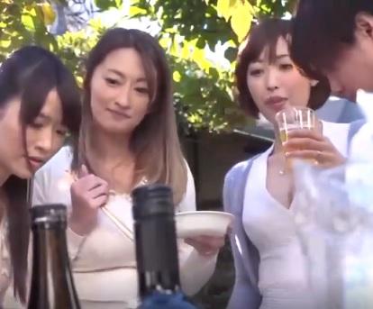 ［フェラ×中出し］ 照れて惚れての感情が爆発して性獣になったかのようなセックスに発展してしまう人妻