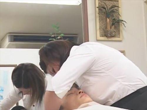 外国人の前で乳房を揉まれたい。激しいセックスで射精させられ、精液を奪われるのが理想。