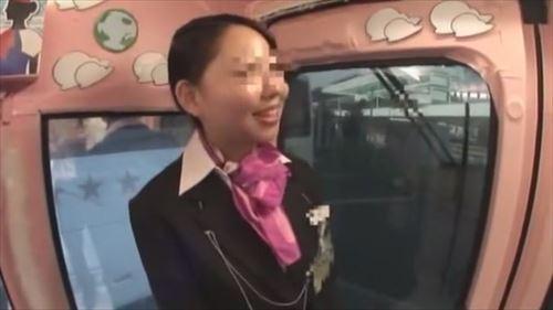 美貌の女性をインミラー号に乗せて、パンストを履かせ、生チンポを触らせる