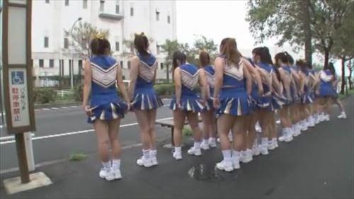 少女たちが性的な興味を向けられる大人との接触があった