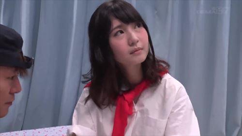 経験のない若い女性を誘惑し、性的行為に導く