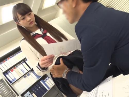 『そんなに触りたかったら…援助…してください』バイトの女子校生にセクハラしまくってたら逆に援交誘われ…社内でセックス！