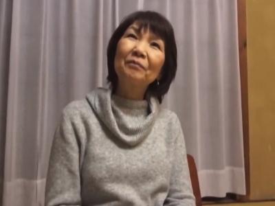 『おばあちゃん口説いて…どうするのよ…』公園で暇持て余してる六十路超えのおばあさんナンパ❤口説いて脱がせて媚薬塗ったら…