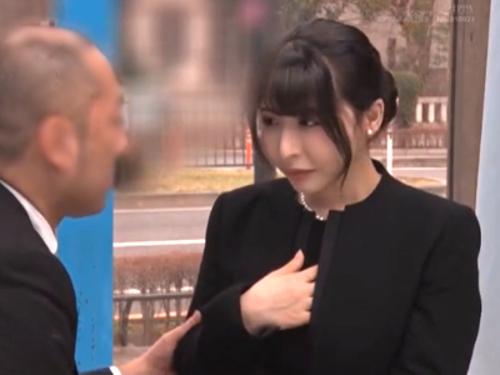 『主人が亡くなってから…ずっとシテなくて…』喪服の美人未亡人ナンパしてMM号連れ込み悩み相談…欲求不満なの吐露して迫ると…
