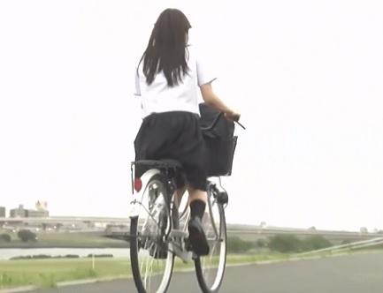 ［女子校生×セクハラ］甘い吐息が次第に大きくなり欲望が最高潮に達っし熱くなっちゃった美少女
