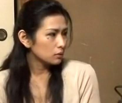 ［未亡人］イカれた性欲の美女が露吹き汁まみれで下品にイキ狂いしてしまう美乳妻