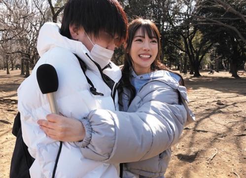 ［美少女×逆ナンパ］恥じらいと欲望が入り混じる獣のようなファックで、相手だけに見せる表情で魅了する美乳娘