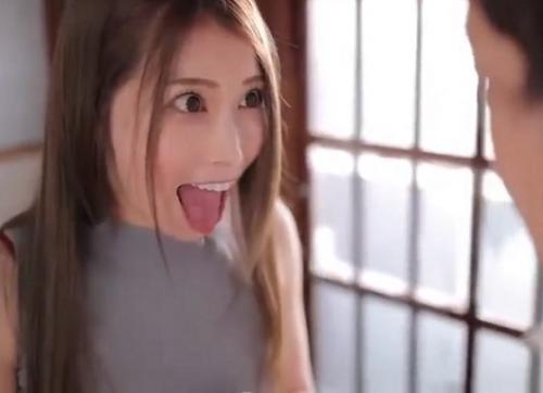 ［痴女×リップ責め］トップレベルのスケベさで潮を吹き激しい突きにイキイキ状態になり快楽に果てた有名女優