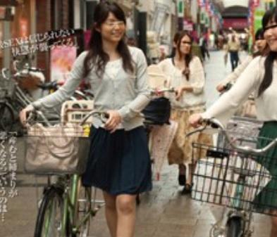 ［アダルト動画］ 絶倫なピストンで衰え知らずの感度が急上昇しエロさが抑えられなくなる人の嫁
