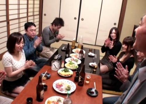 ［OL×ベロチュー］滑らかな手つきの凄テクで素晴らしい前戯の刺激を与え男を悦ばせる女性