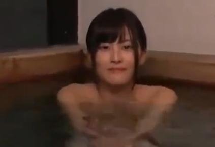 上目遣いな巨乳娘とお風呂で楽しく