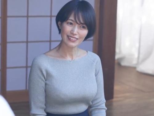 【星冬香】美しすぎる親友の母の冬香さんに勇気を出してキスをするとセックスレスだった冬香さんも胸の高鳴りを抑えれなくなる