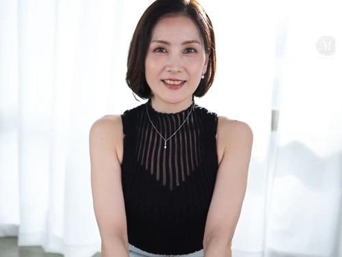 【古東まりこ】スレンダーボディに熟して垂れ気味になってきた柔らかなオッパイの四十路の美人妻が男たちとハメまくる