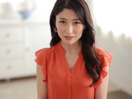 【春谷美雨】もう一度、旦那に女として見られたくて磨いた透き通るような肌にスレンダーボディ人妻40歳がAVデビュー