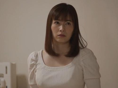 【奥田咲】冷え切った夫婦生活に嫌気がさした人妻がパート先の若い男と浮気セックスをして若いチ〇ポに嵌まってしまう