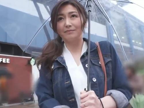 【三浦歩美】夫に内緒にしていたAVデビューがバレてしまった三浦歩美を元気づけるため温泉旅館に連れ出しドM調教してあげる