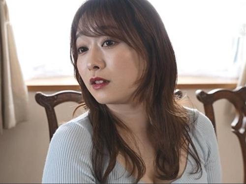 【白石茉莉奈】嫁が妊娠中でセックスレスの娘婿がシコりまくってるので美人姑がフェラで抜いてあげて中出しセックスもしちゃう