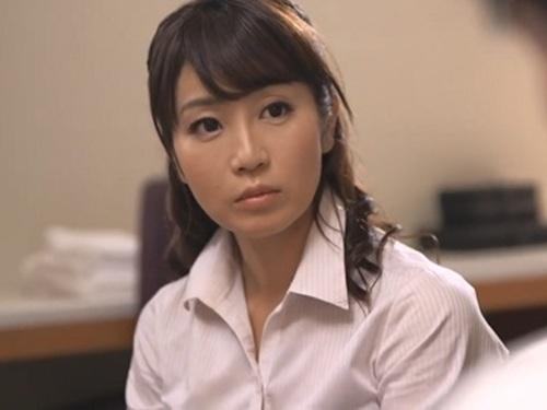 【大島優香】出張先でいつも優しくて色気のある女上司に我慢できなくなり襲い掛かり抵抗されるも美人上司に顔射しちゃう