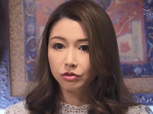 【三浦歩美】社会人になっても未だに童貞男性が憧れの美人人妻と人生初のデートして人妻に優しく筆おろししてもらう