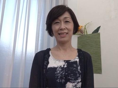 【堀美也子】『ここがクリトリスよ』五十路の完熟したオバサンのオマ〇コを広げ童貞君たちに見せつけて教育する