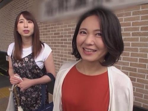 【綾瀬麻衣子】SODのオバサン社員である綾瀬麻衣子47歳が中途入社の吉岡明日海と慰安旅行に行き3Pセックスでハメられる