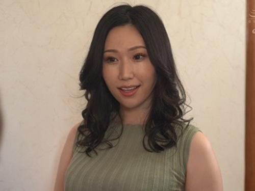 【佐山愛】巨乳で美人な義理の叔母さんが『スッキリした方が勉強に集中出来るわよ』と童貞の僕を痴女ってくる