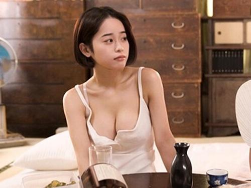 【MINAMO】田舎で久しぶりに再開した幼馴染の巨乳に目がくらんでしまい三日三晩も生チ〇ポでセックスしまくる