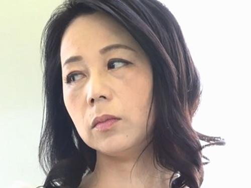【二ノ宮慶子】ニートになってしまった息子に自信を付けるため童貞を卒業させようと温泉旅行に行って五十路の母が筆おろし
