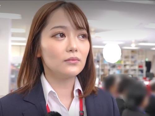 【SOD女子社員】就活生への会社説明会で説明中の女子社員のオマ〇コにバイブを挿入しマン汁を垂らしながら就活生の前でイク
