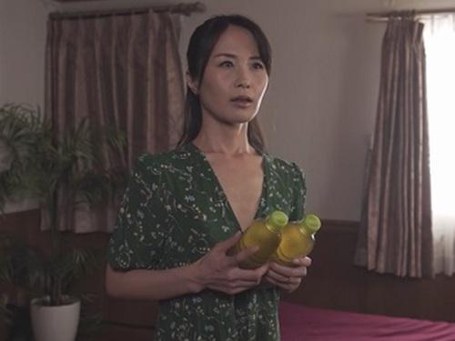 【小野寺真優】旦那は知らない欲求不満が募る妻がエアコン修理に来た作業員と性欲が抑えられずに浮気セックスをしている