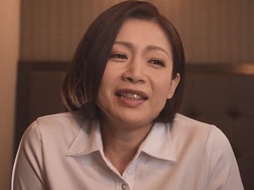 【友田真希】女上司が出張先で部下の男に告白され1度だけのつもりが部下の精力抜群の絶倫チ○ポに堕ちてハマってしまう